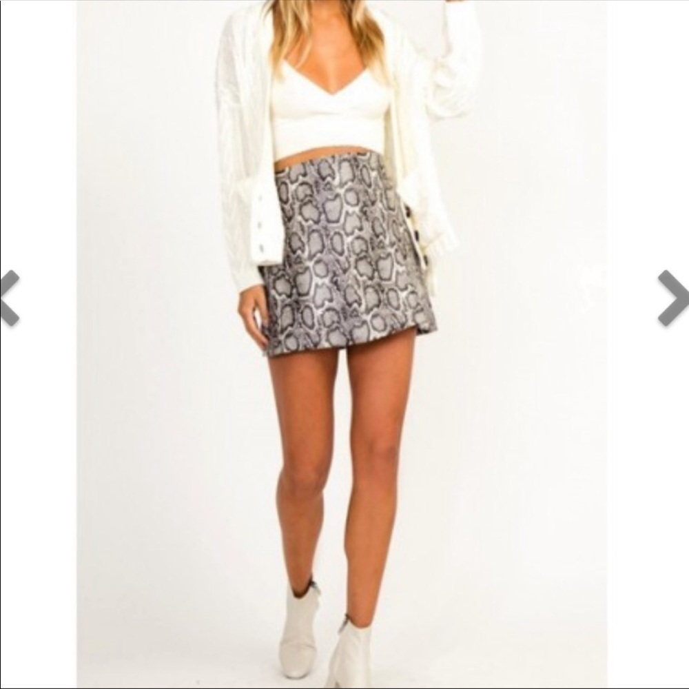 NWT OLIVACEOUS SNAKE MINI SKIRT SMALL